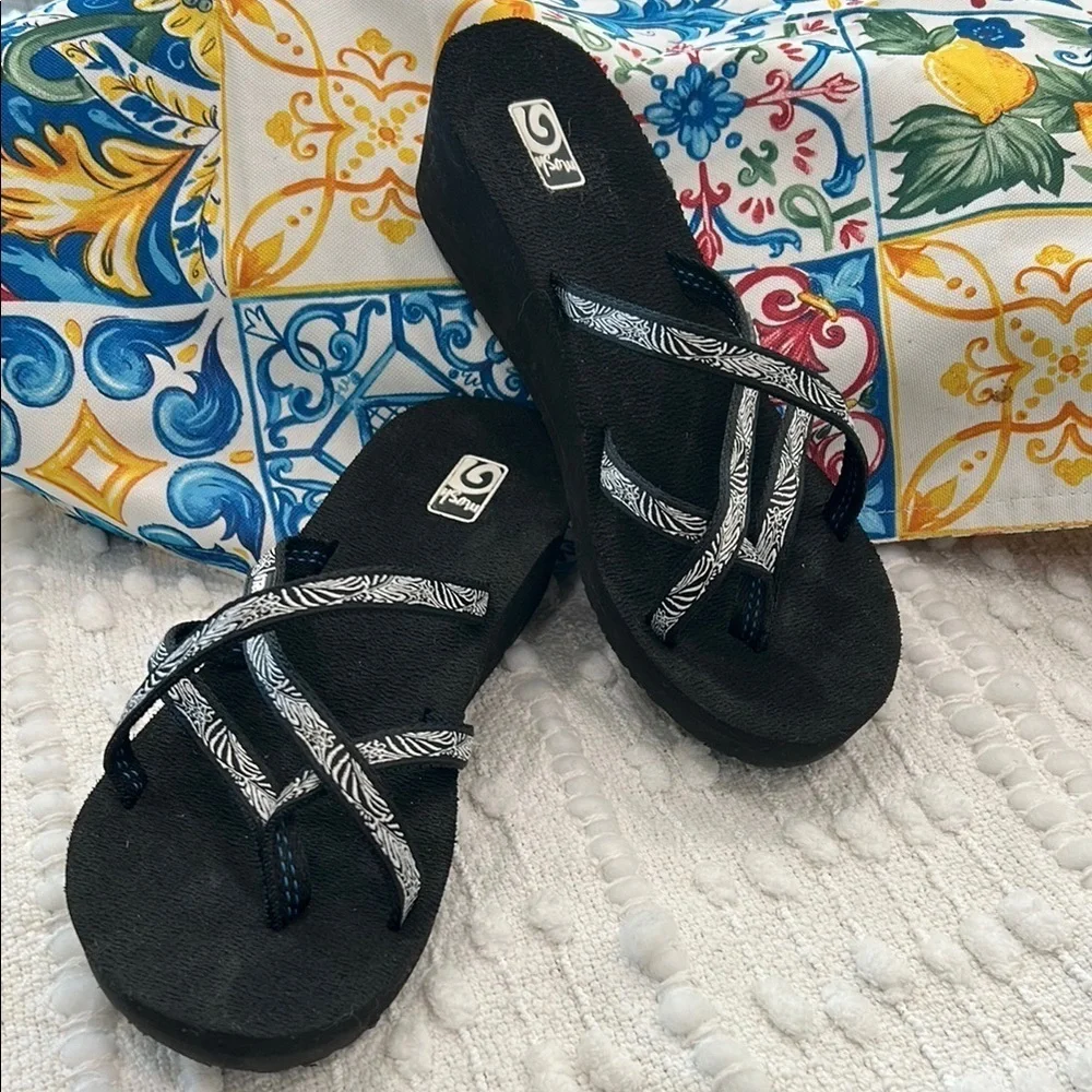 COPY - Teva Sandals…. Black and White